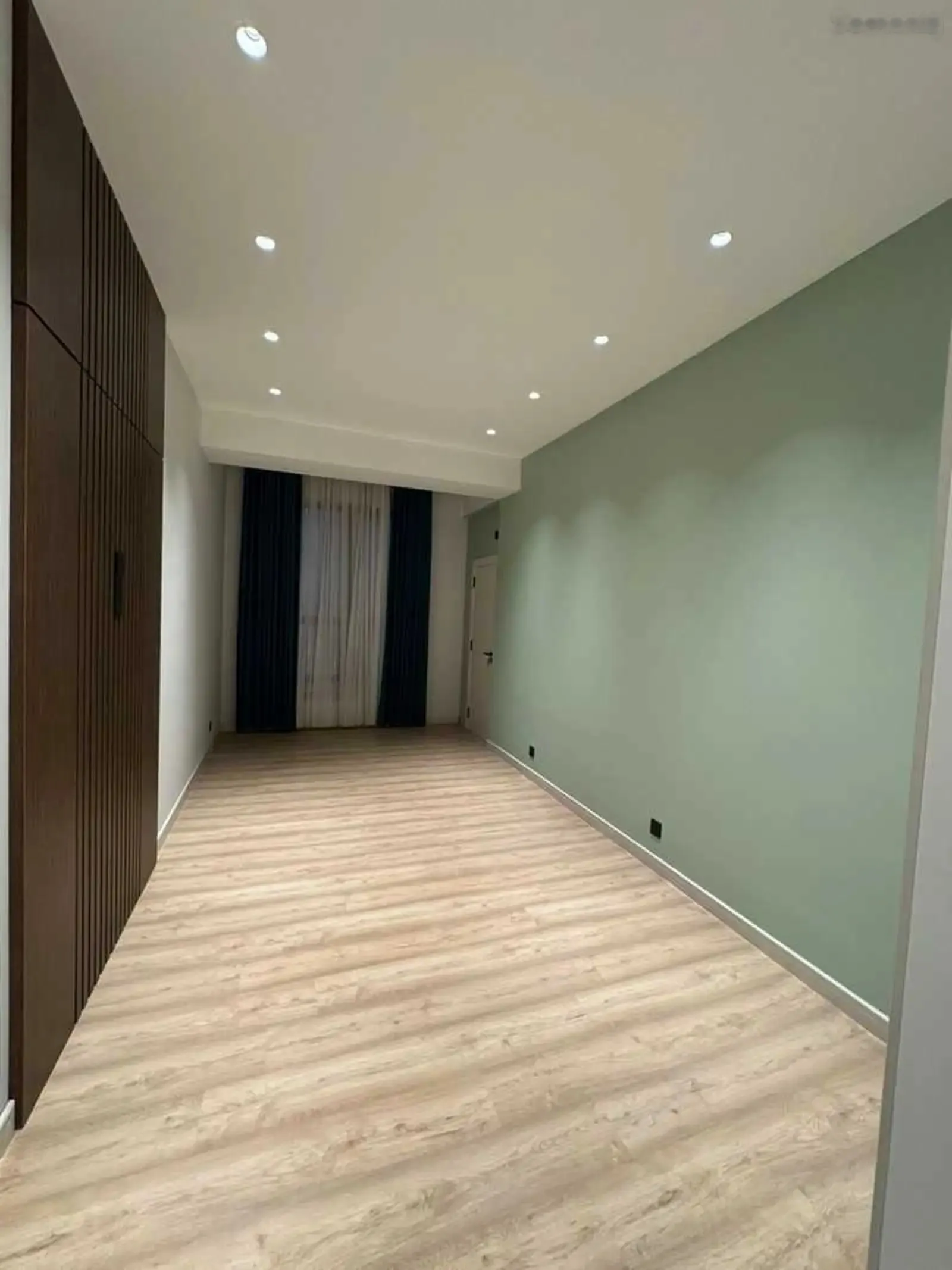 3-комн. квартира, 12 этаж, 110м², хукумати Шохмансур