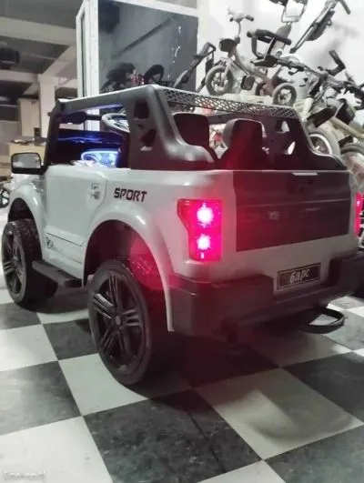 Детский электромобиль