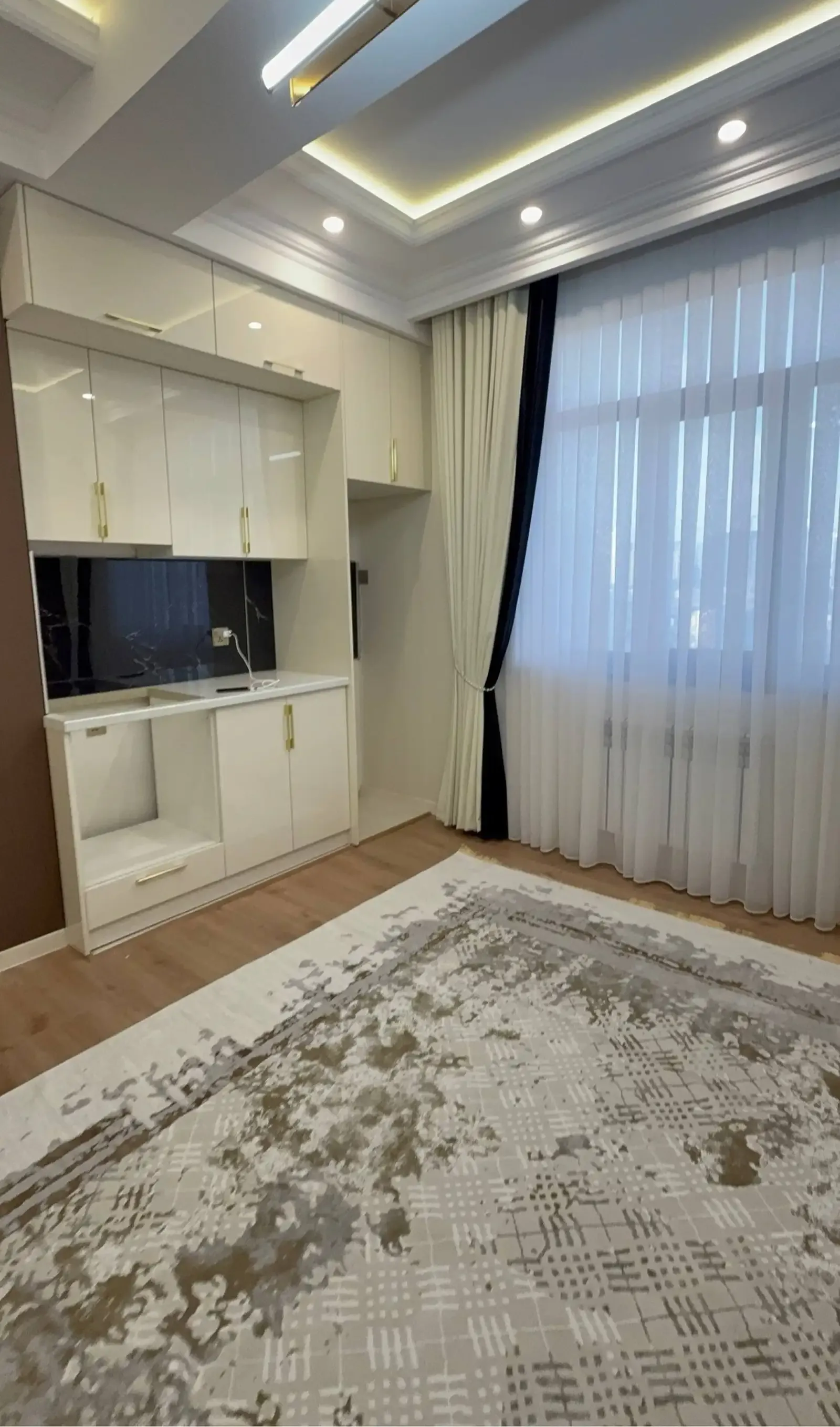 3-комн. квартира, 4 этаж, 93 м², Сино, Цирк, кольцевой Профсоюза