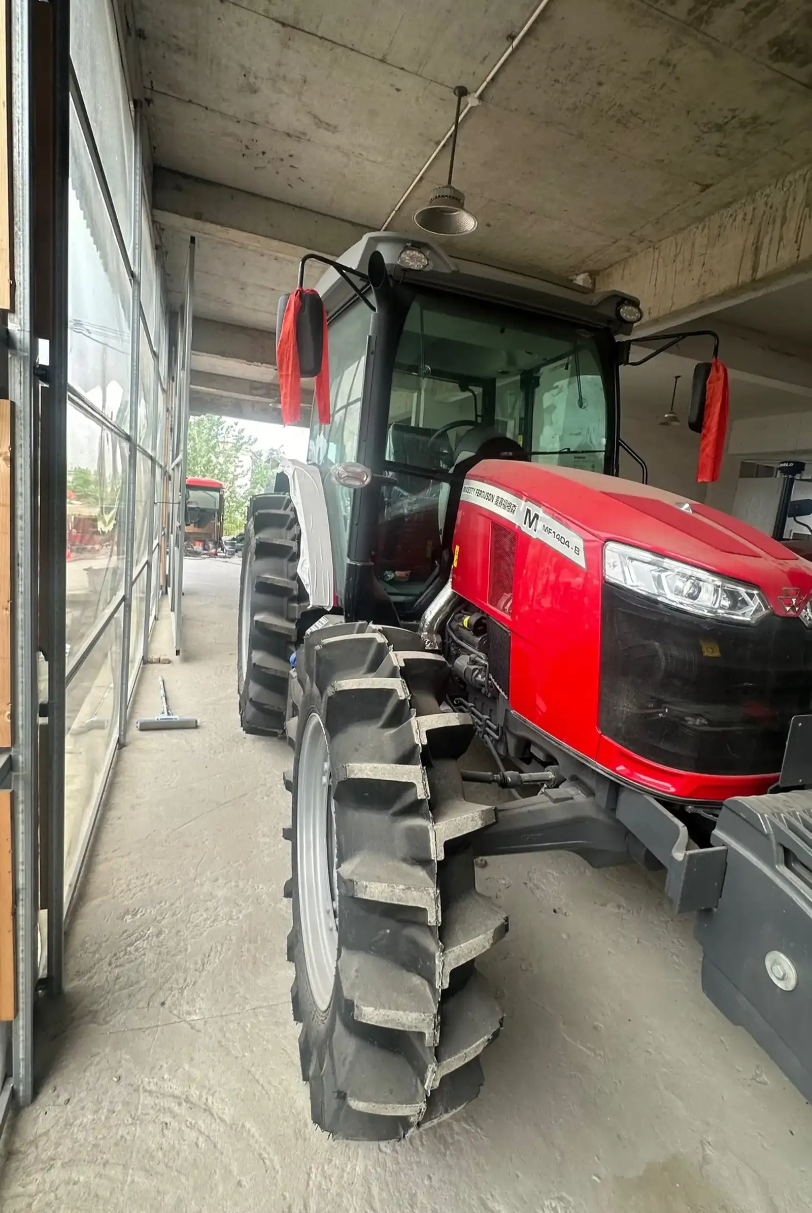 Трактор Massey Ferguson 1404 на заказ