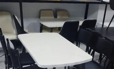 Стол и стулья
