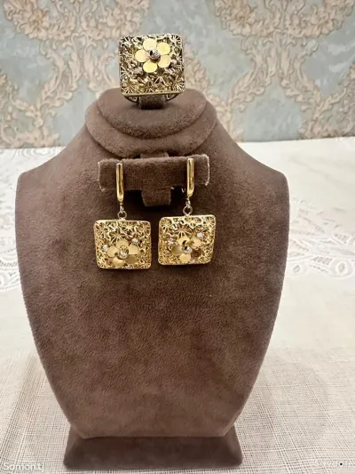Комплект из золота