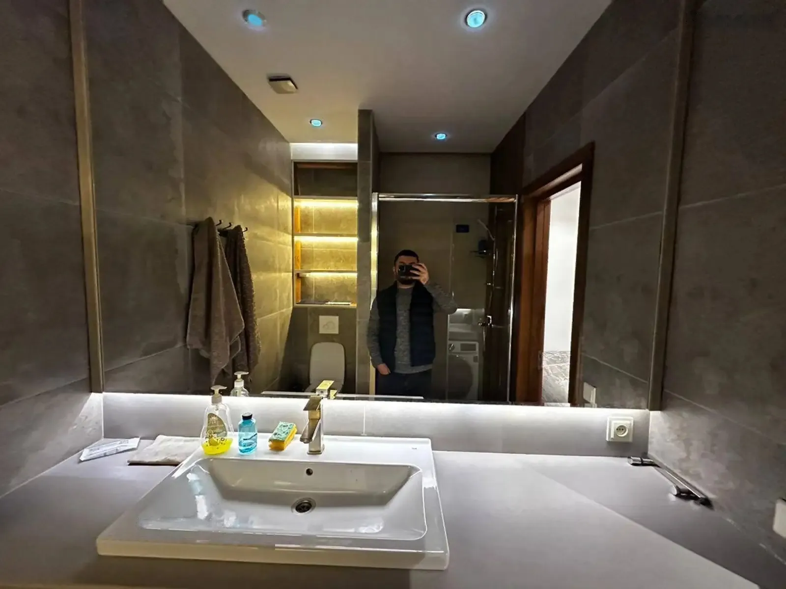 2-комн. квартира, 5 этаж, 125м², сомони
