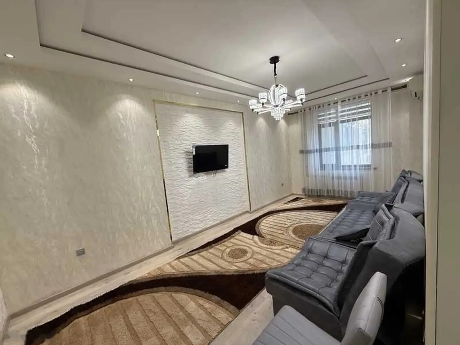 2-комн. квартира, 12 этаж, 80м², голубой экран