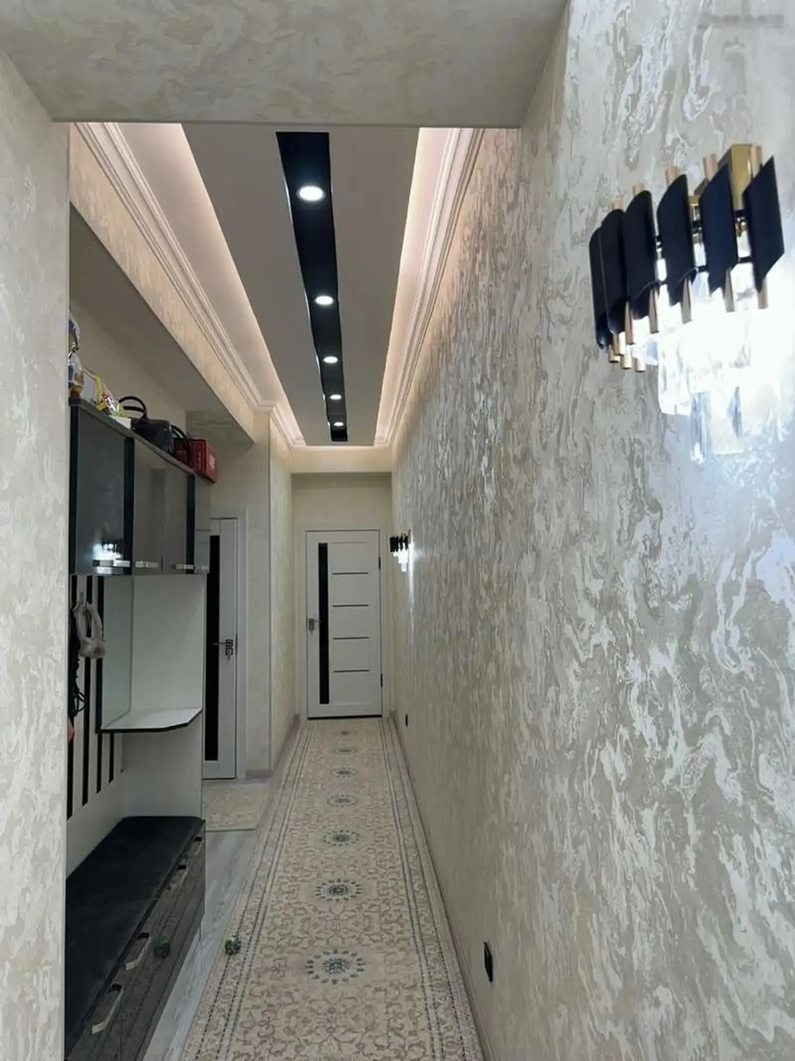 2-комн. квартира, 8 этаж, 70м², голубой экран