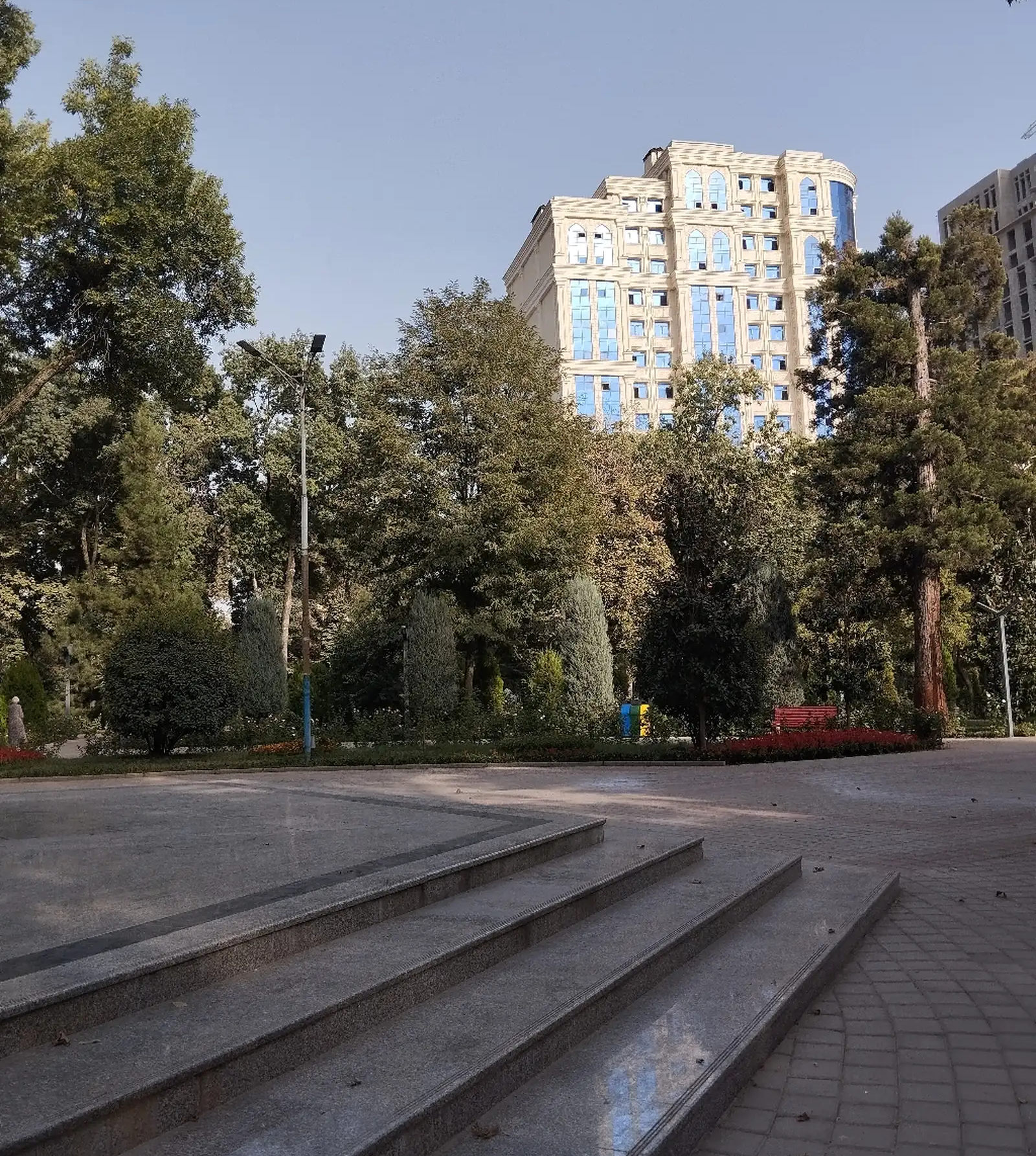 2-комн. квартира, 11 этаж, 50 м², орентир Шохмансур назди Ашан доми ру баруи парки Алишер Навои наздики ОВИР