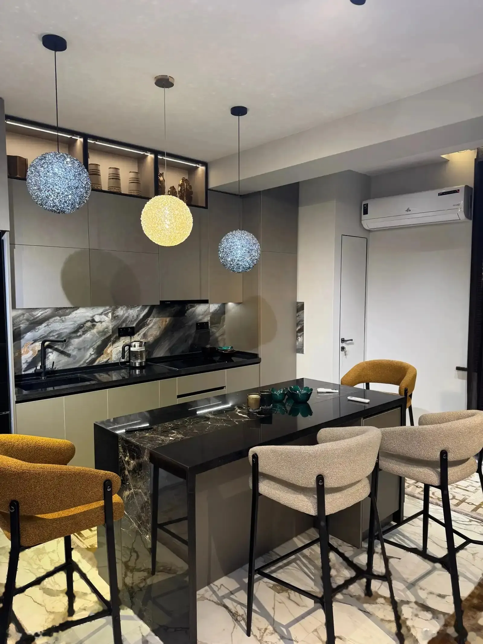 2-комн. квартира, 14 этаж, 74м², Шохмансур