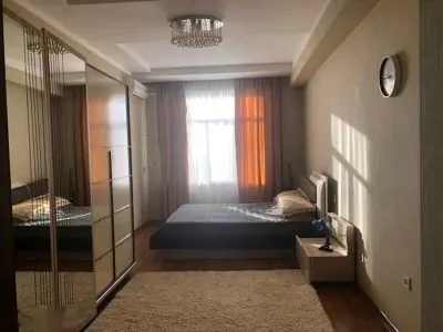2-комн. квартира, 12 этаж, 68м², шохтемур 25 парламент