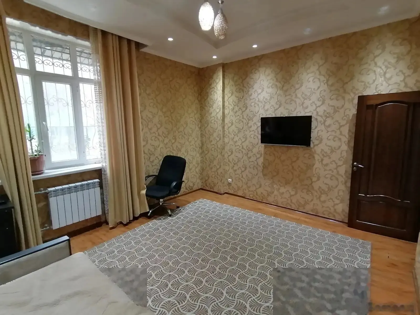 3-комн. квартира, 1 этаж, 90м², Шохмансур, мости аэропорт