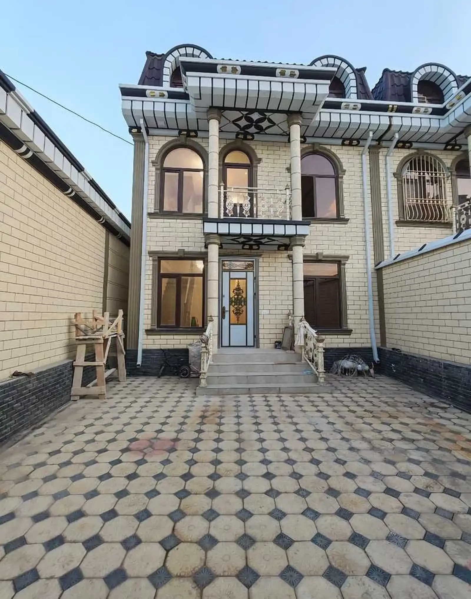 2-этажный, 7 комнатный дом, 200 м², Фирдавси