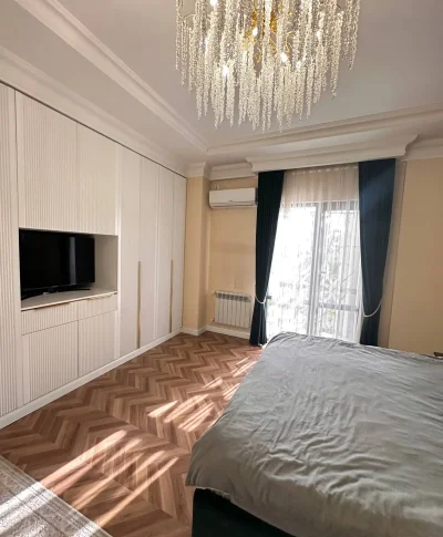3-комн. квартира, 3 этаж, 102 м², Исмоили Сомони школа 8 (Дом Баракат)