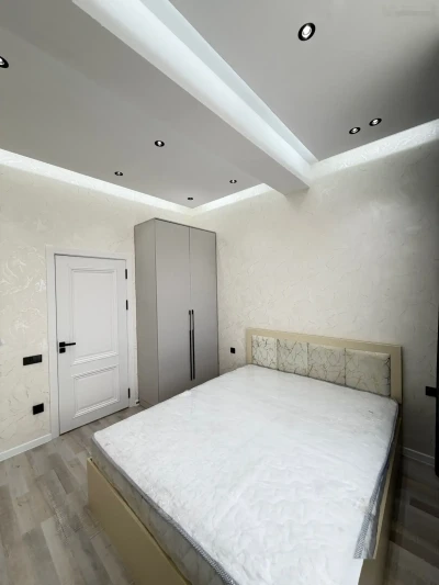 2-комн. квартира, 11 этаж, 75 м², 12 мкр — миниатюра 2