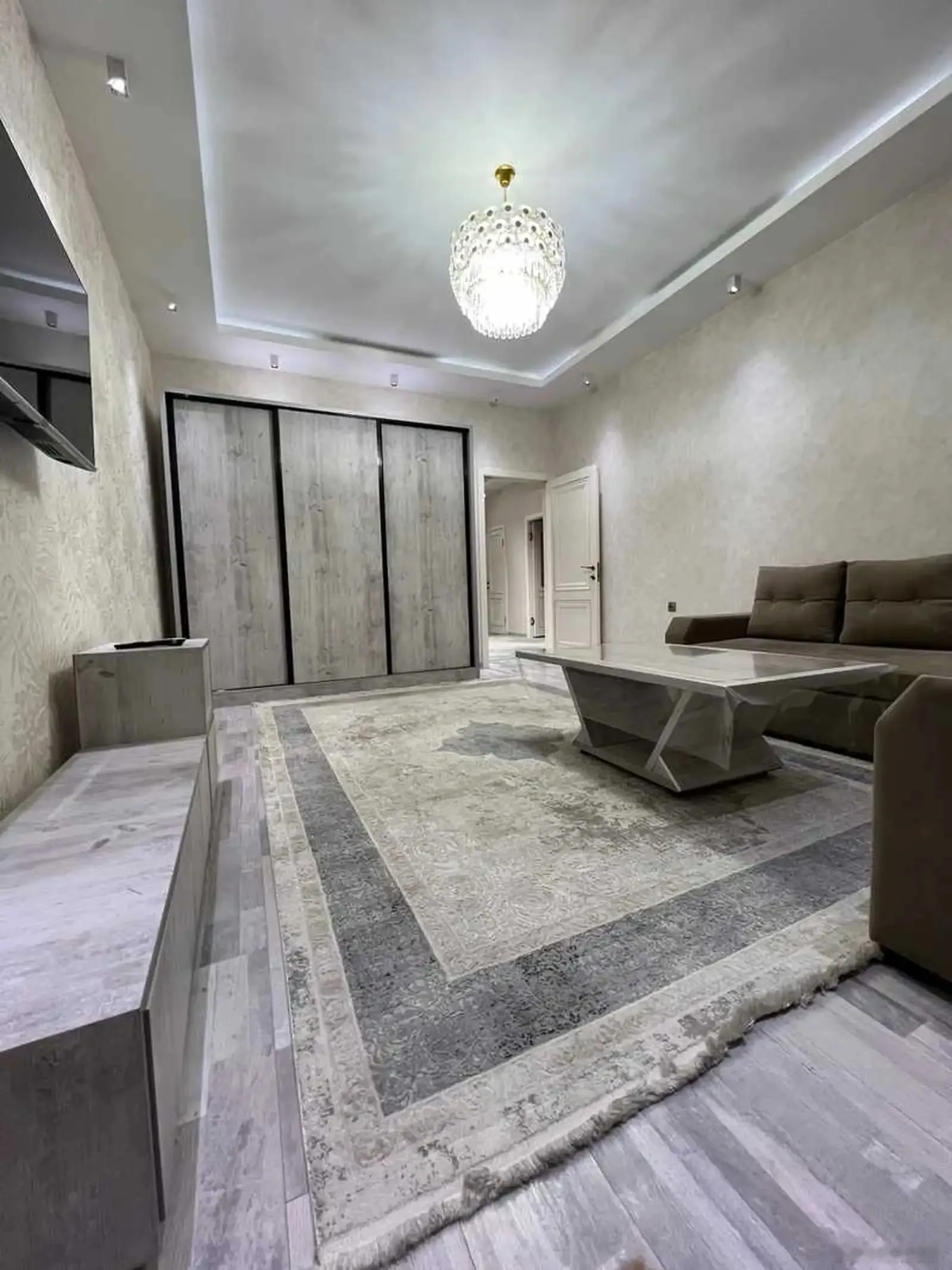 4-комн. квартира, 3 этаж, 140м², доми скичерс