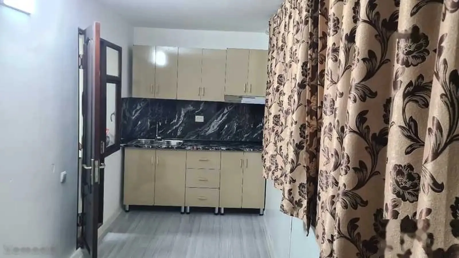 3-комн. квартира, 2 этаж, 80м², 33мкр