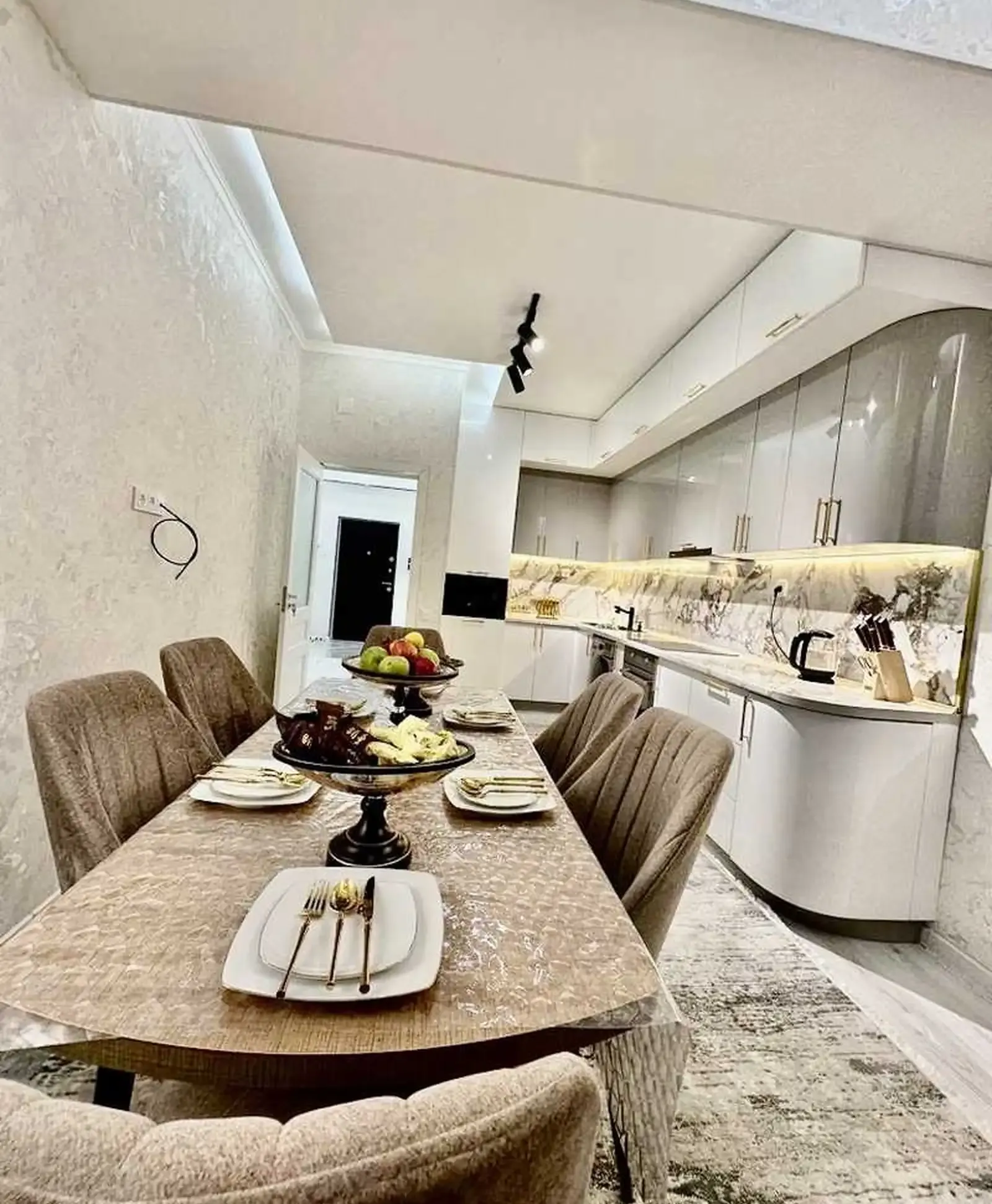 3-комн. квартира, 14 этаж, 100м², Больницаи скорый