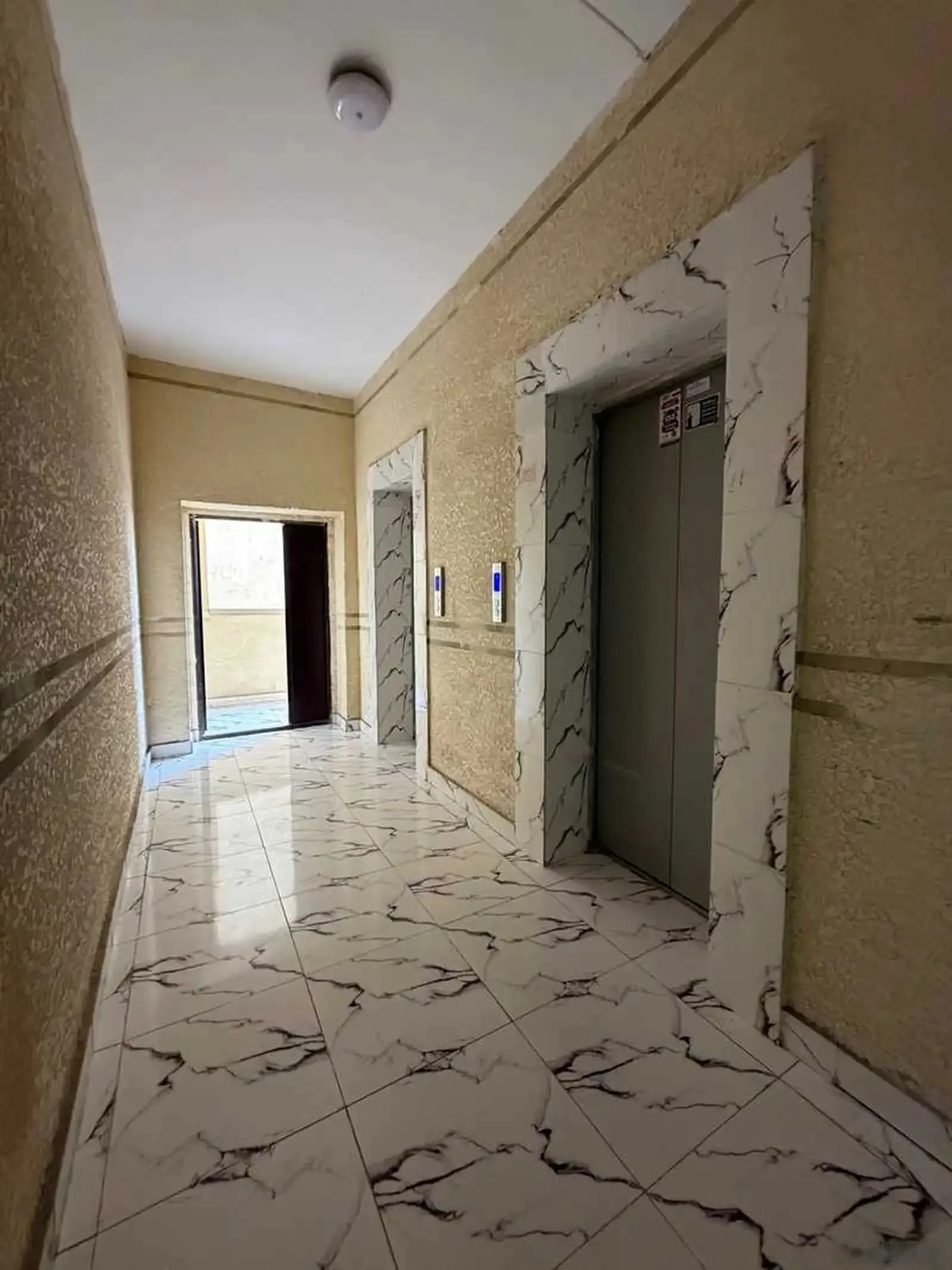 1-комн. квартира, 11 этаж, 48 м², голубой экран