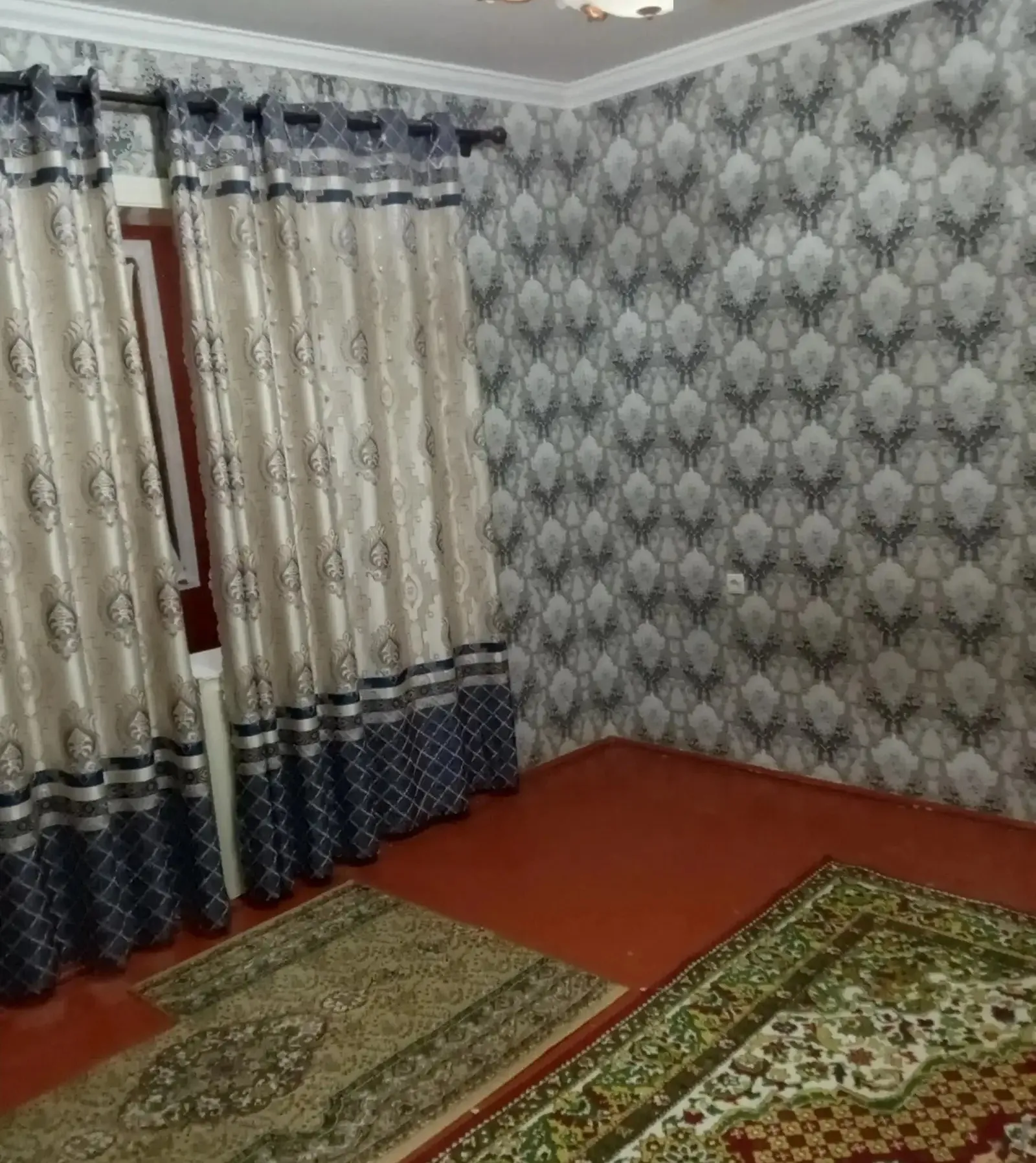 4-комн. квартира, 1 этаж, 80м², 8 мкр