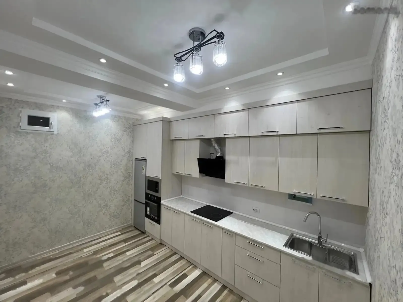 2-комн. квартира, 4 этаж, 97м², Шестопалов 2/3, ориентир Казинои Саидшох, доми Д/З Би 1 маркет
