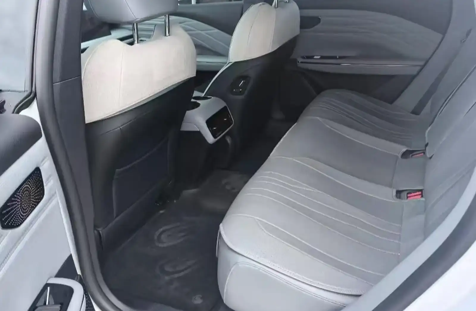 Geely Galaxy E8,