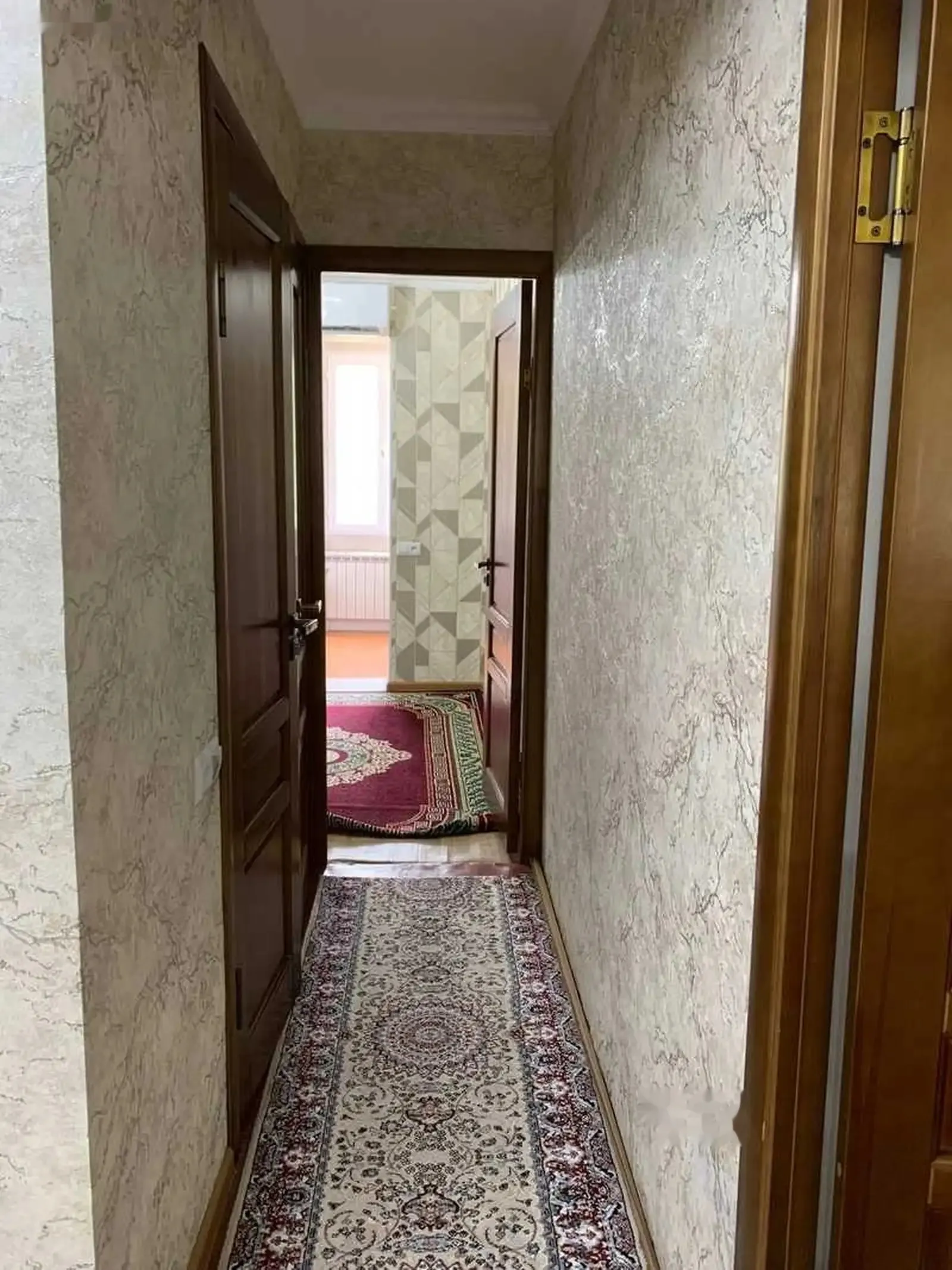 3-комн. квартира, 2 этаж, 68м², 33 мкр (пеши супермаркет Аминчон)