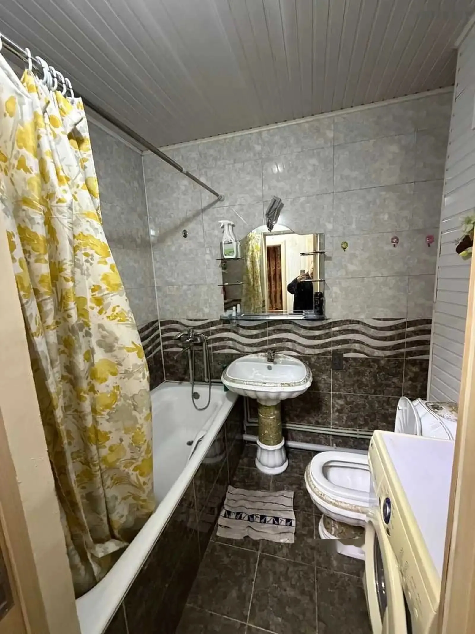 2-комн. квартира, 2 этаж, 80м², И.Сомони ру паруи чойхонаи Рохат