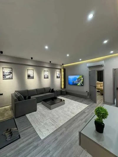 2-комн. квартира, 18 этаж, 78м², Голубой экран