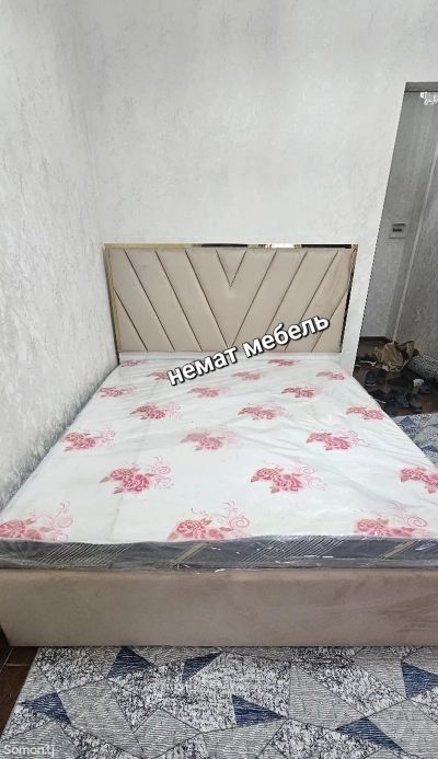 Кровать