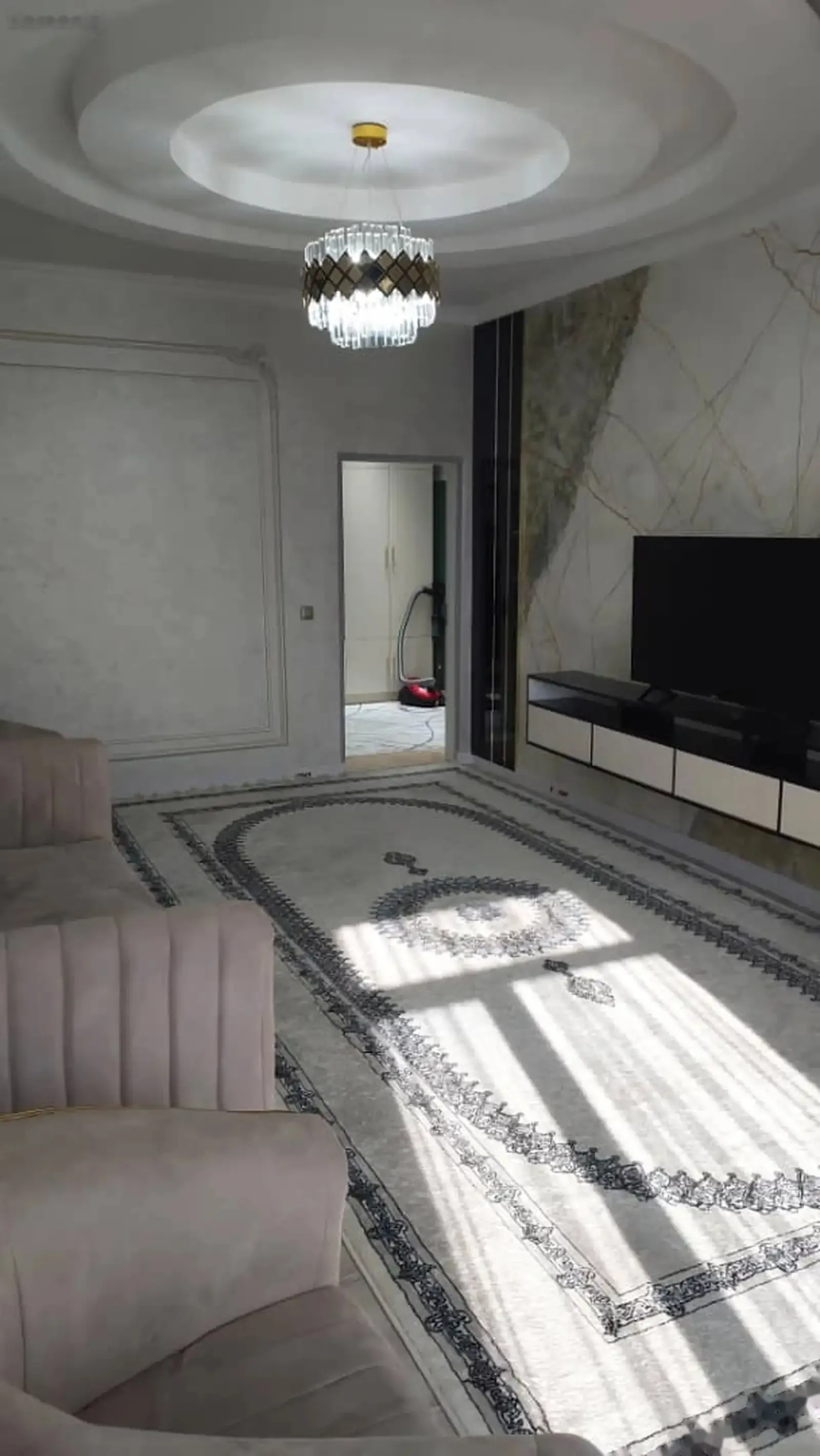 2-комн. квартира, 3 этаж, 70м², голубой экран