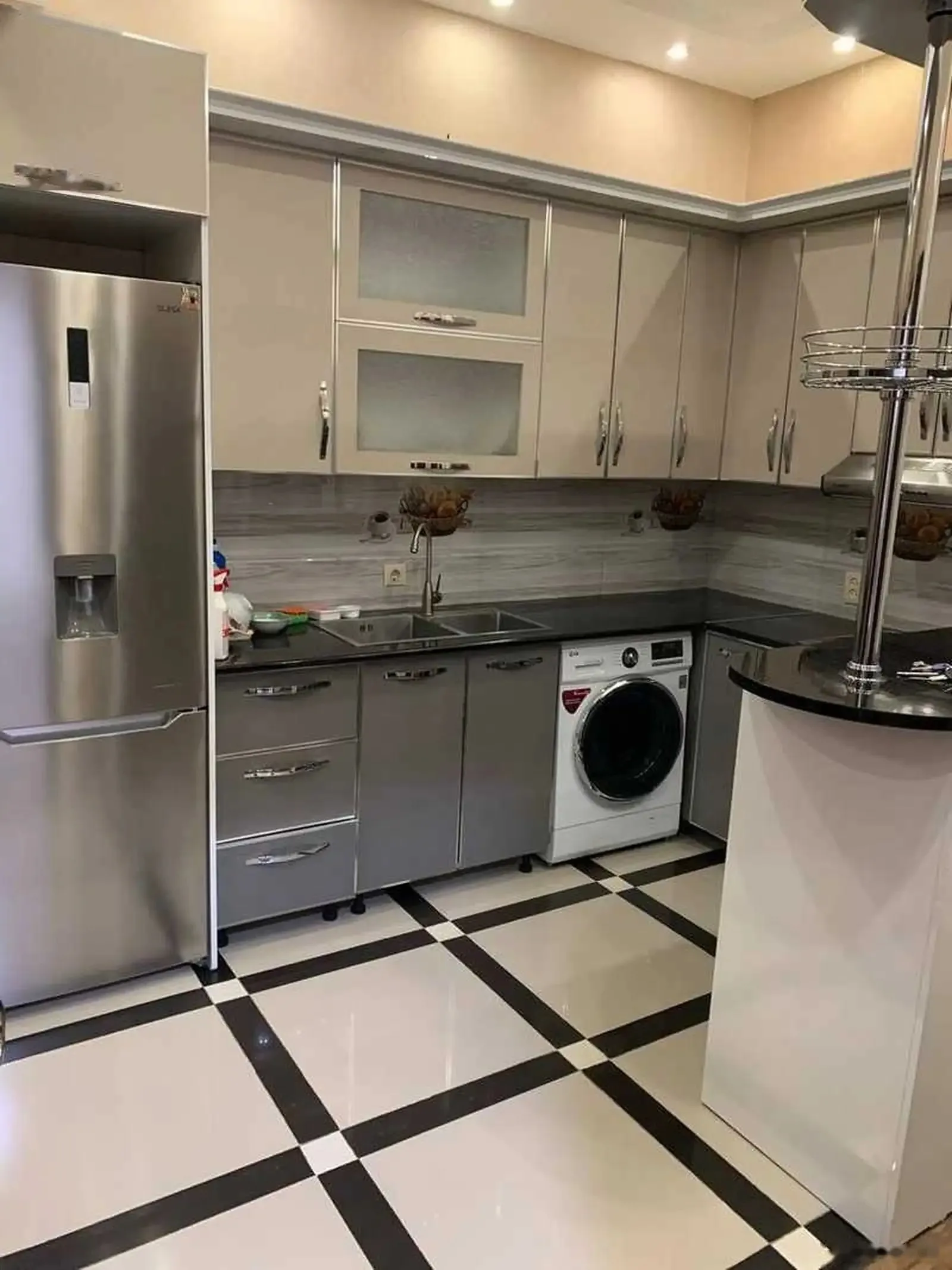 3-комн. квартира, 8 этаж, 75м², 112мкр