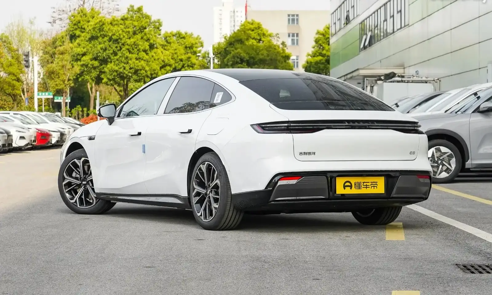Geely Galaxy E8,