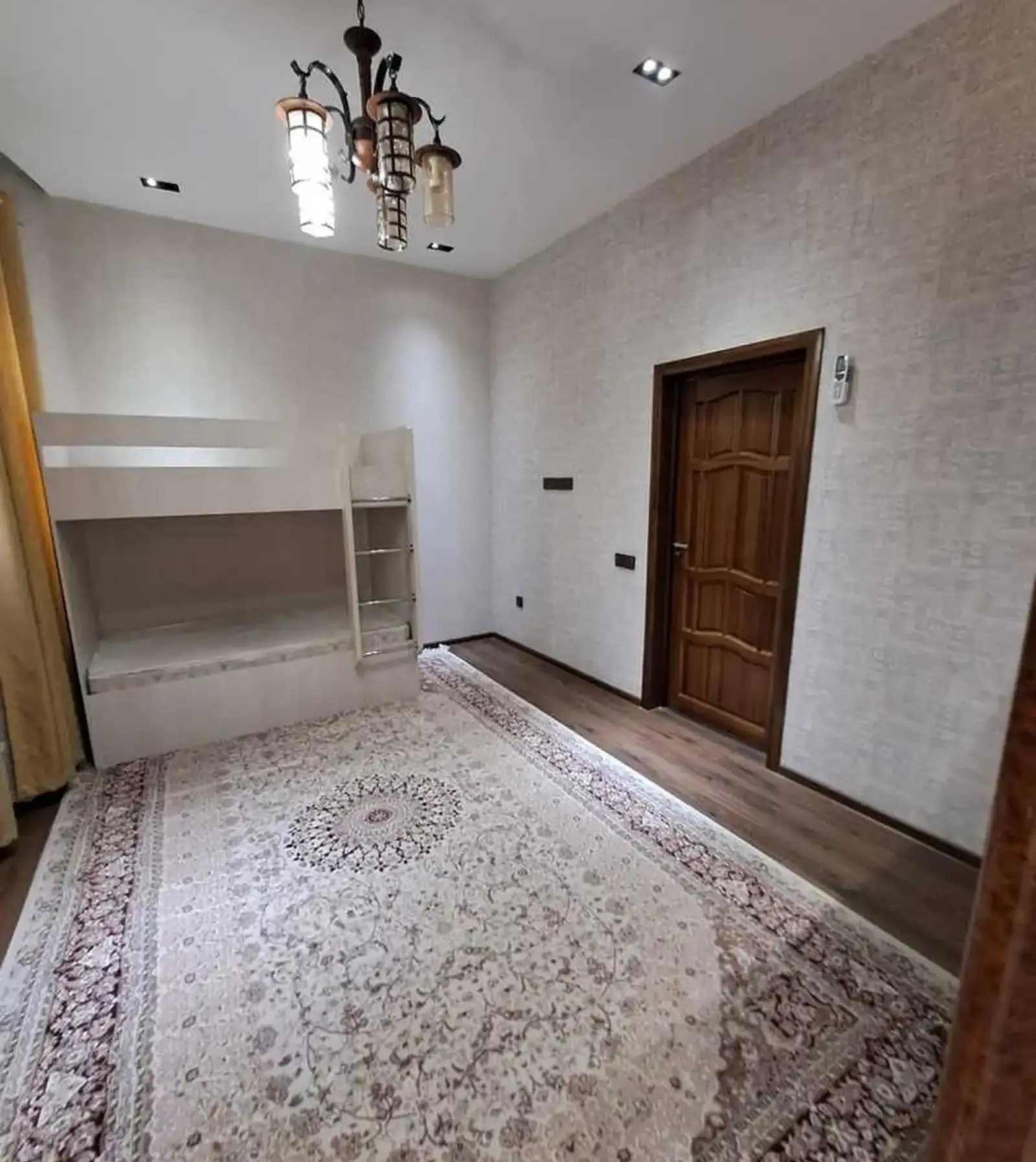 3-комн. квартира, 1 этаж, 100м², Сино