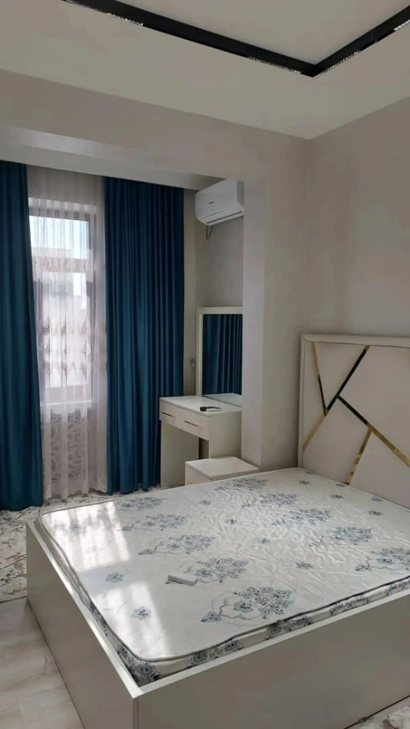 2-комн. квартира, 3 этаж, 70м², голубой экран