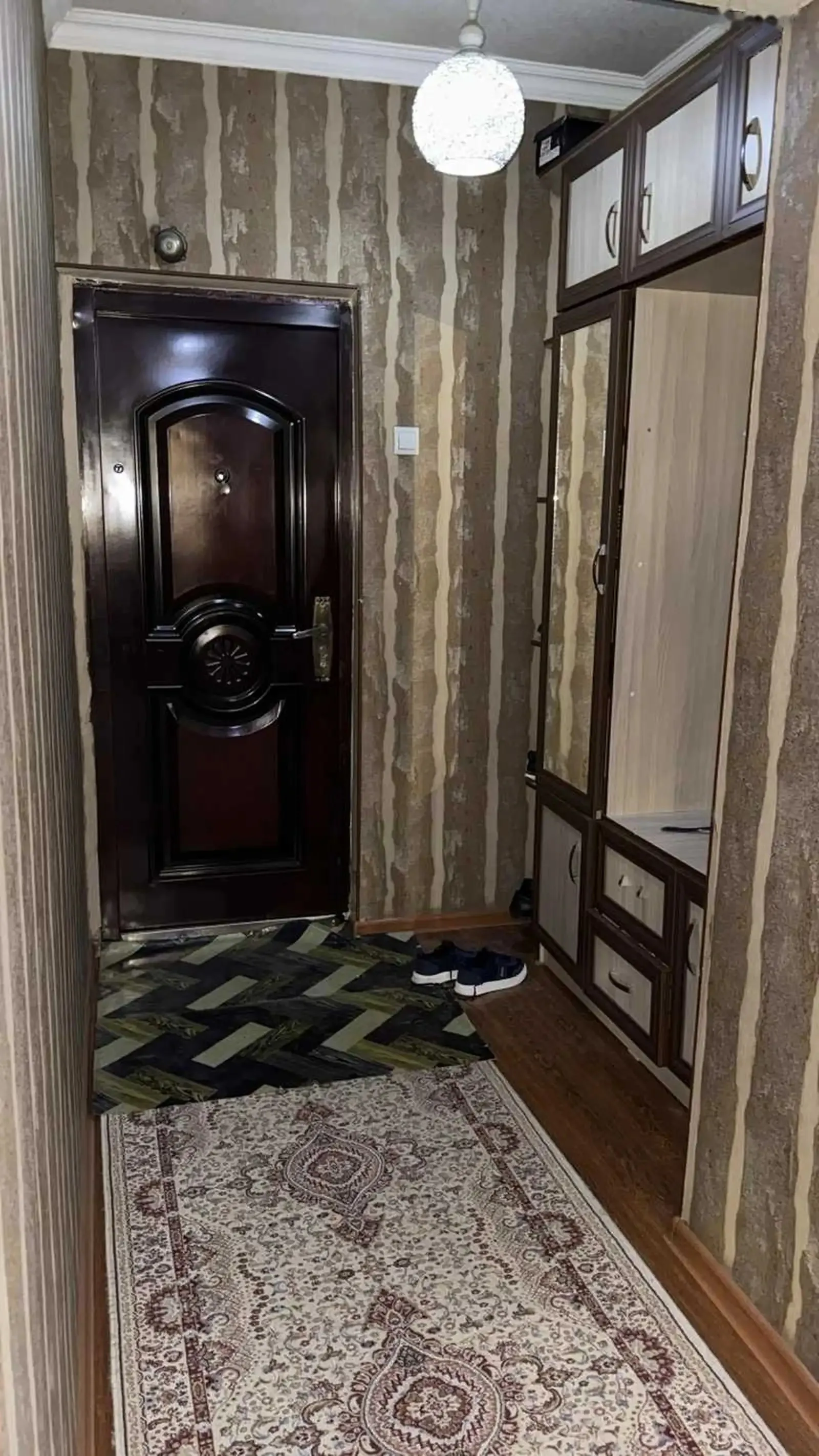 2-комн. квартира, 3 этаж, 80м², 46мкр бетонка