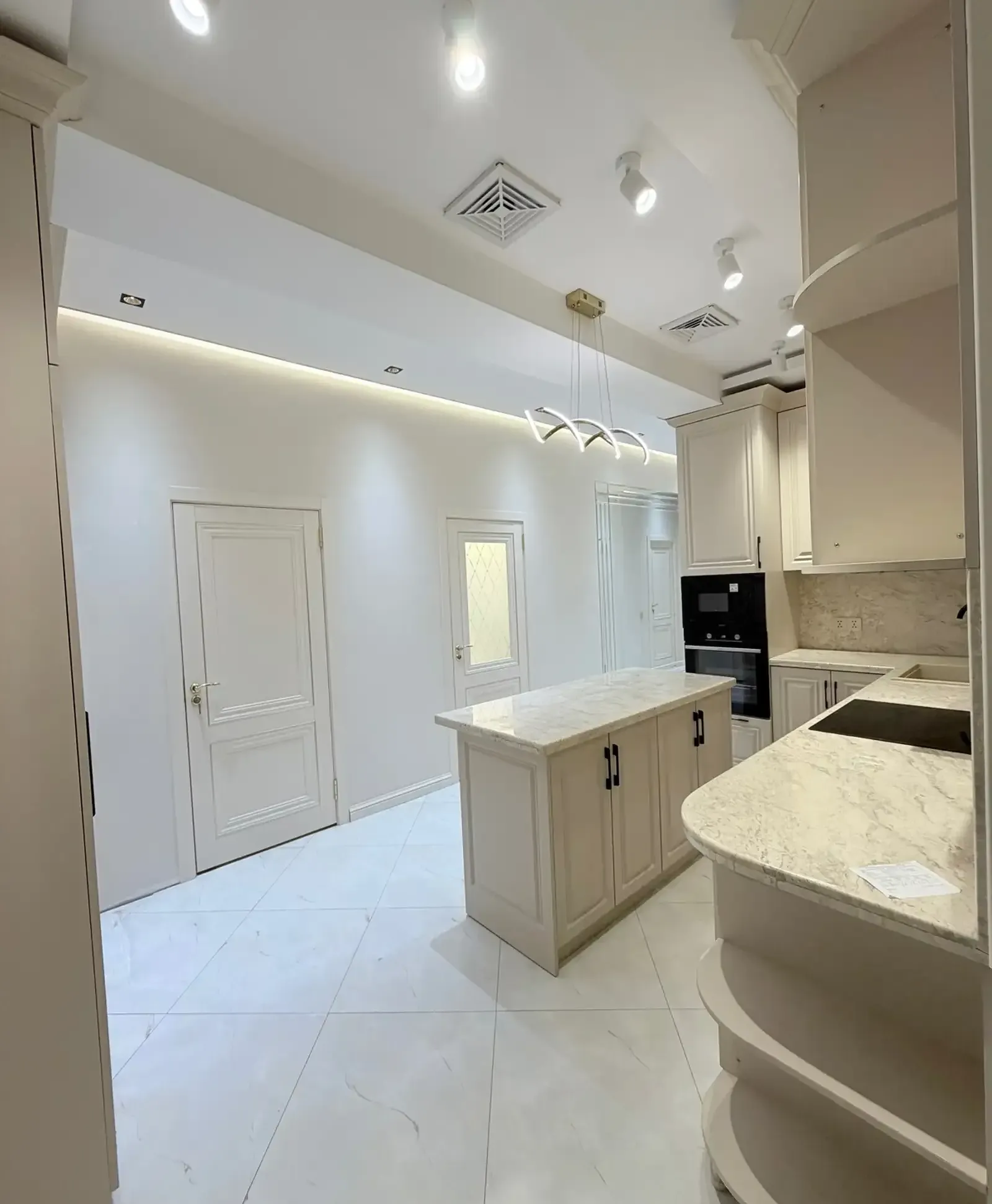 3-комн. квартира, 9 этаж, 100м², Овир/Грандь Отель