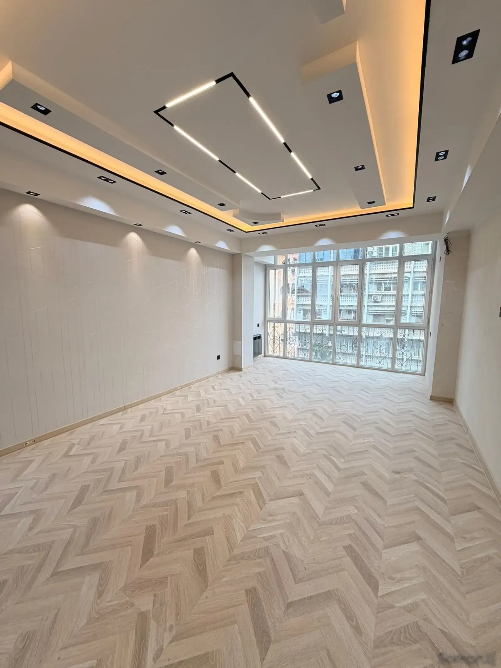 3-комн. квартира, 6 этаж, 98 м², 91 мкр, сбоку от нотариуса, над кафе MOOSE