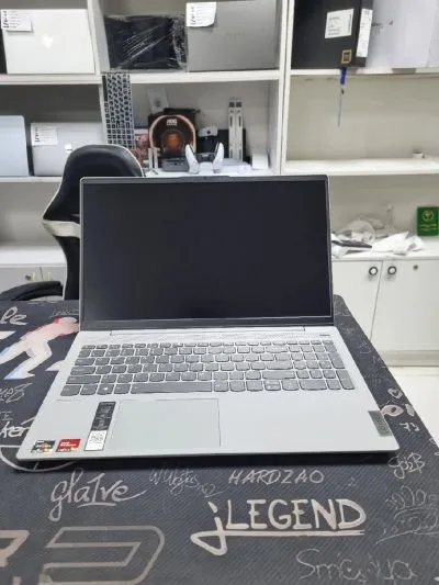 Ноутбук Lenovo AMD Ryzen 7 5700U 4.3 GHz 8 ядрно AMD RADEON 4GB 16gb/512gb