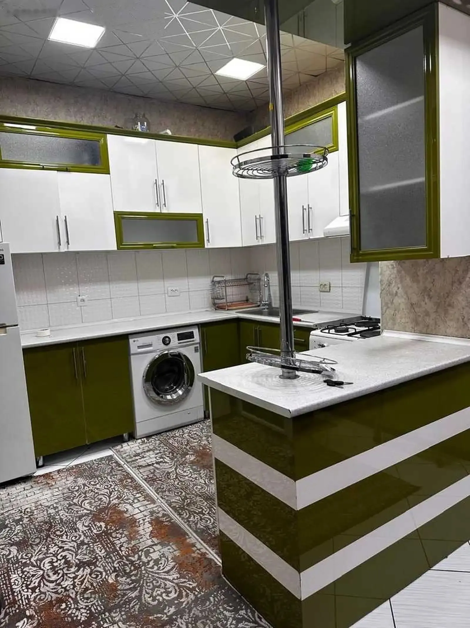 2-комн. квартира, 5 этаж, 50м², Фирдавси