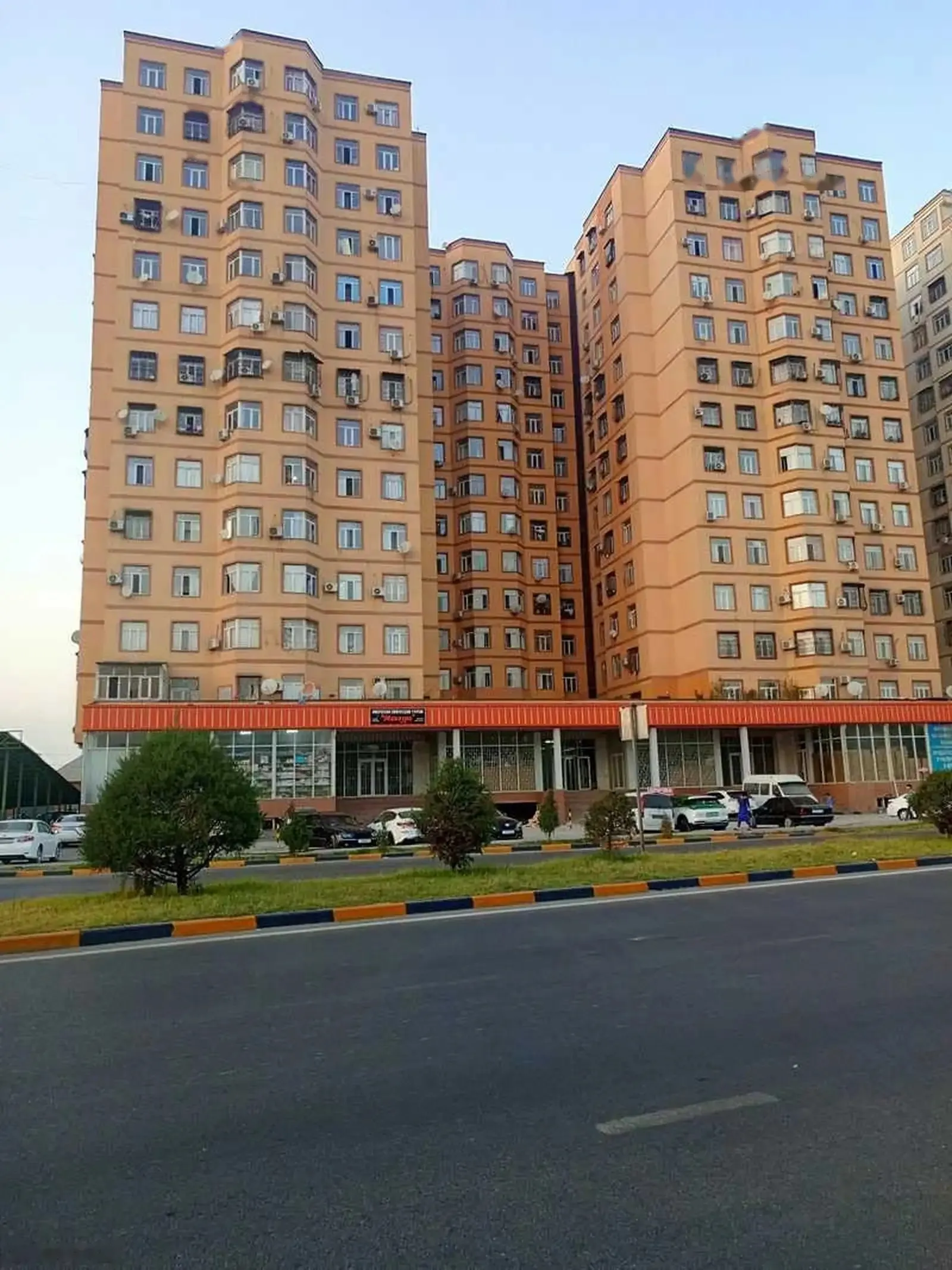 2-комн. квартира, 12 этаж, 70м², Фирдавси