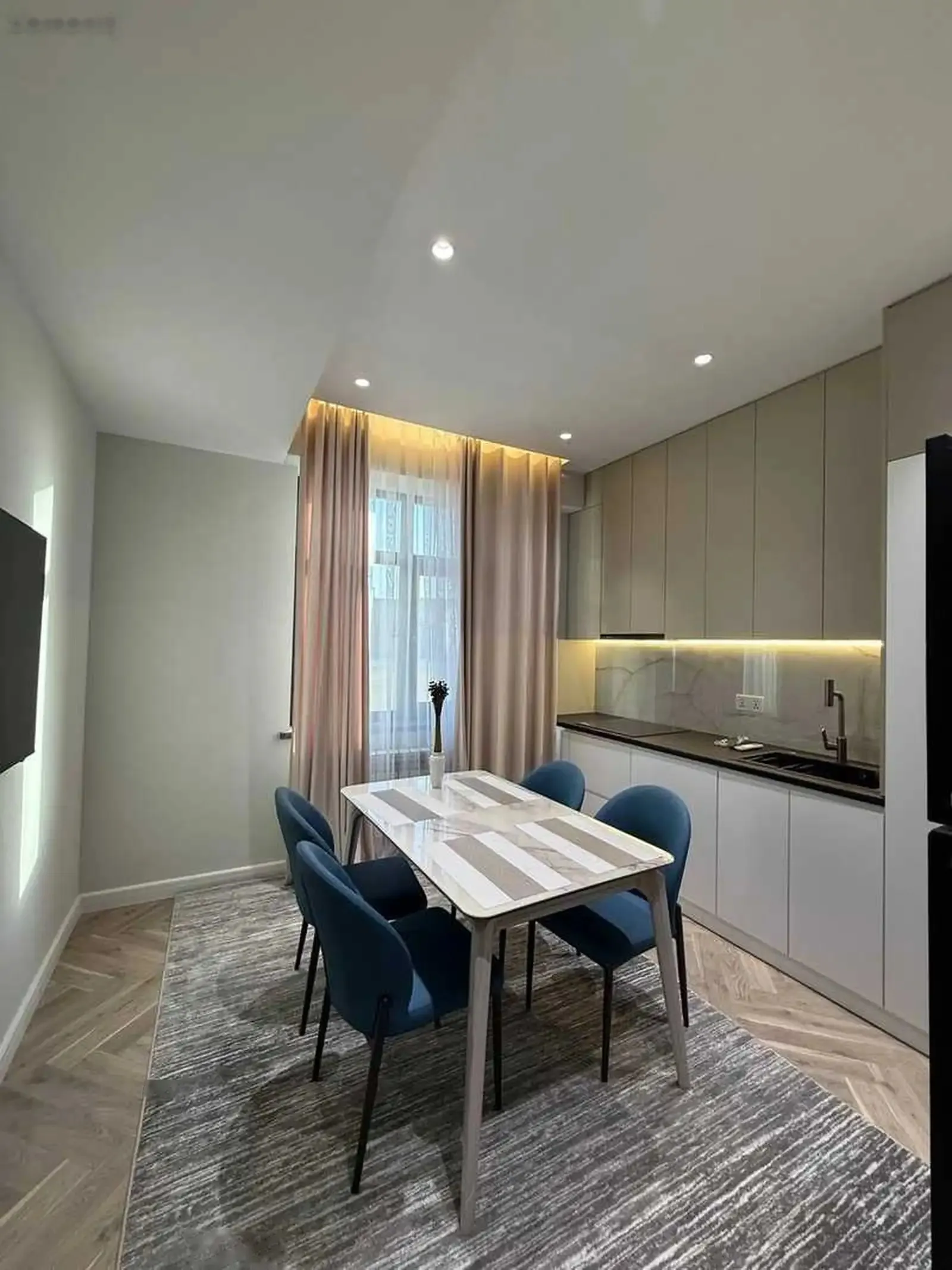2-комн. квартира, 17 этаж, 95м², Дом печать Шох палас