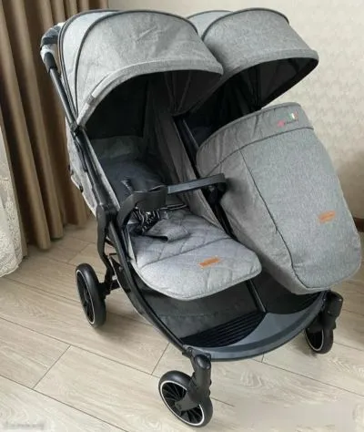 Коляска для двойняшек