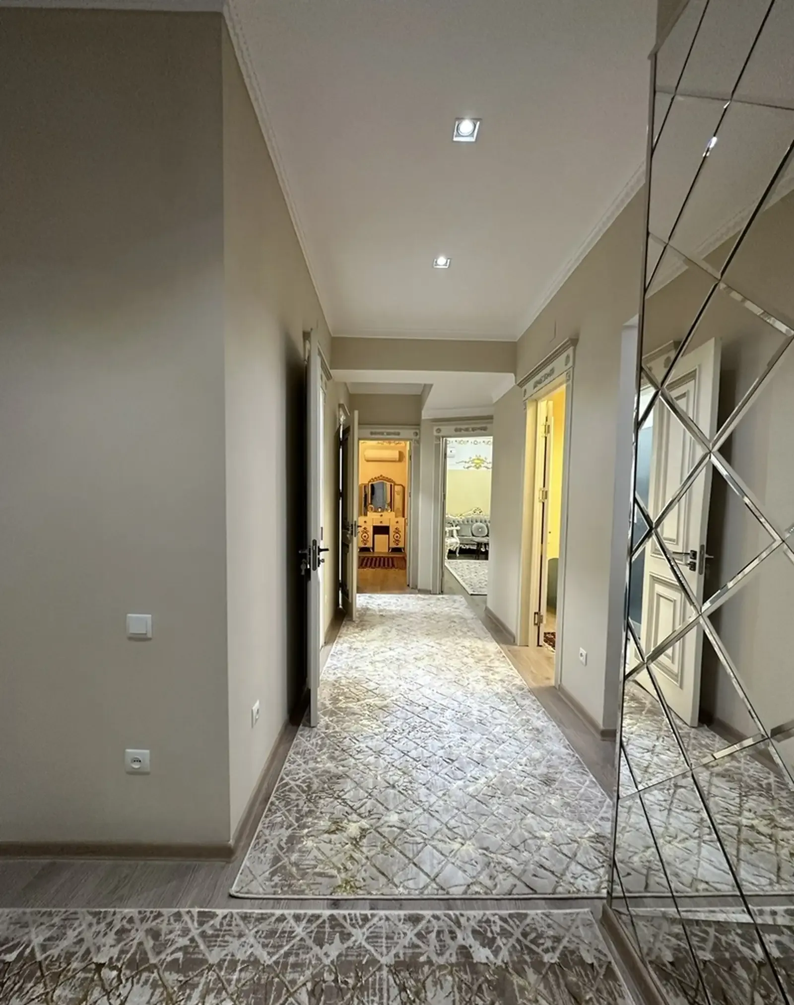 2-комн. квартира, 11 этаж, 85м², Парламент