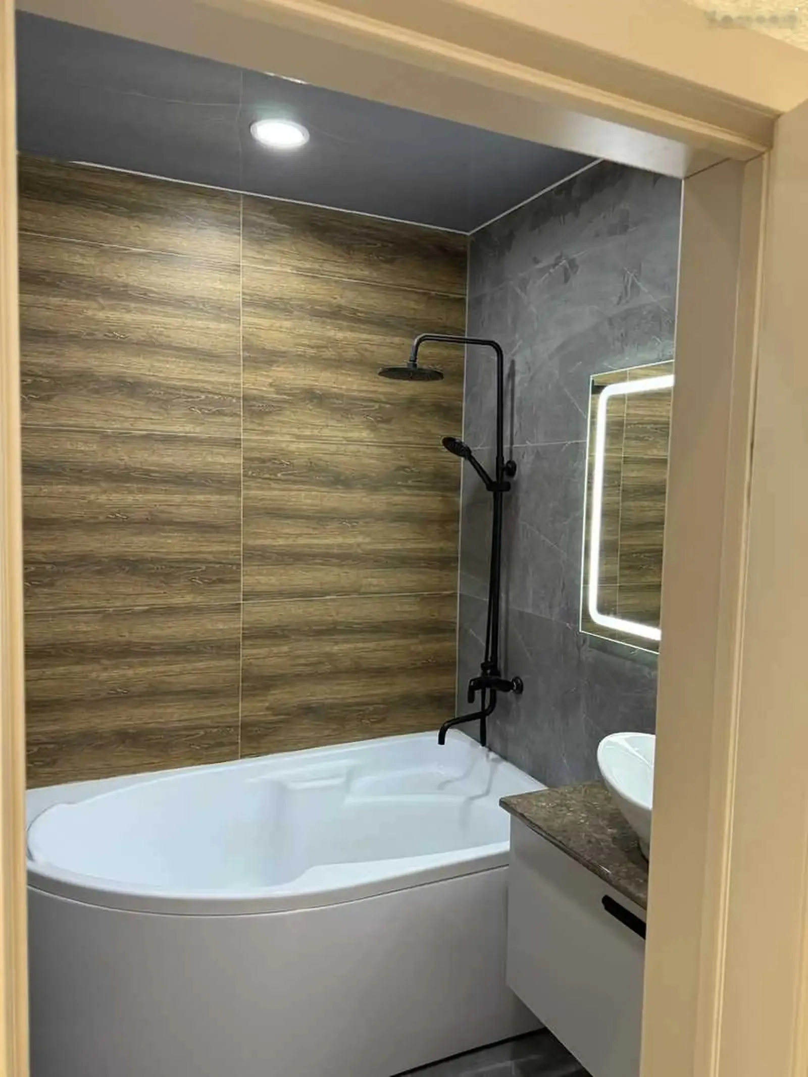 3-комн. квартира, 14 этаж, 110м², ориентир овир ру ба руи Ёвар