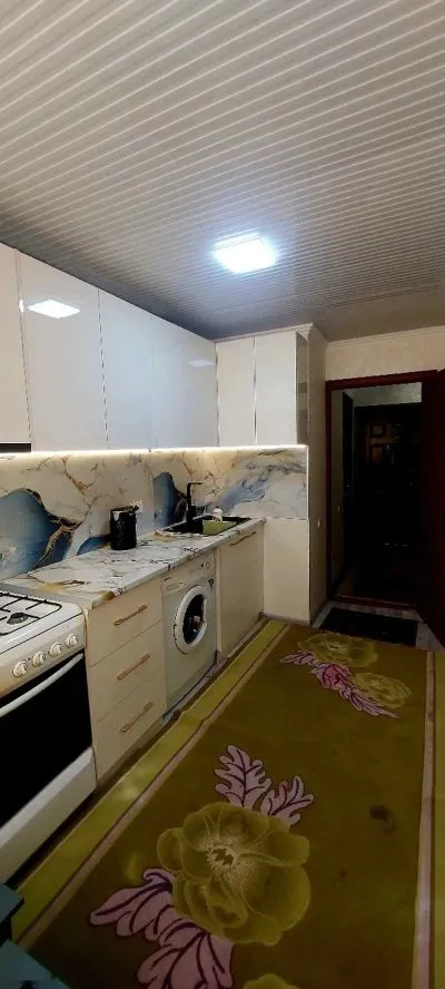 1-комн. квартира, 2 этаж, 45 м², И. Сомони, Центр