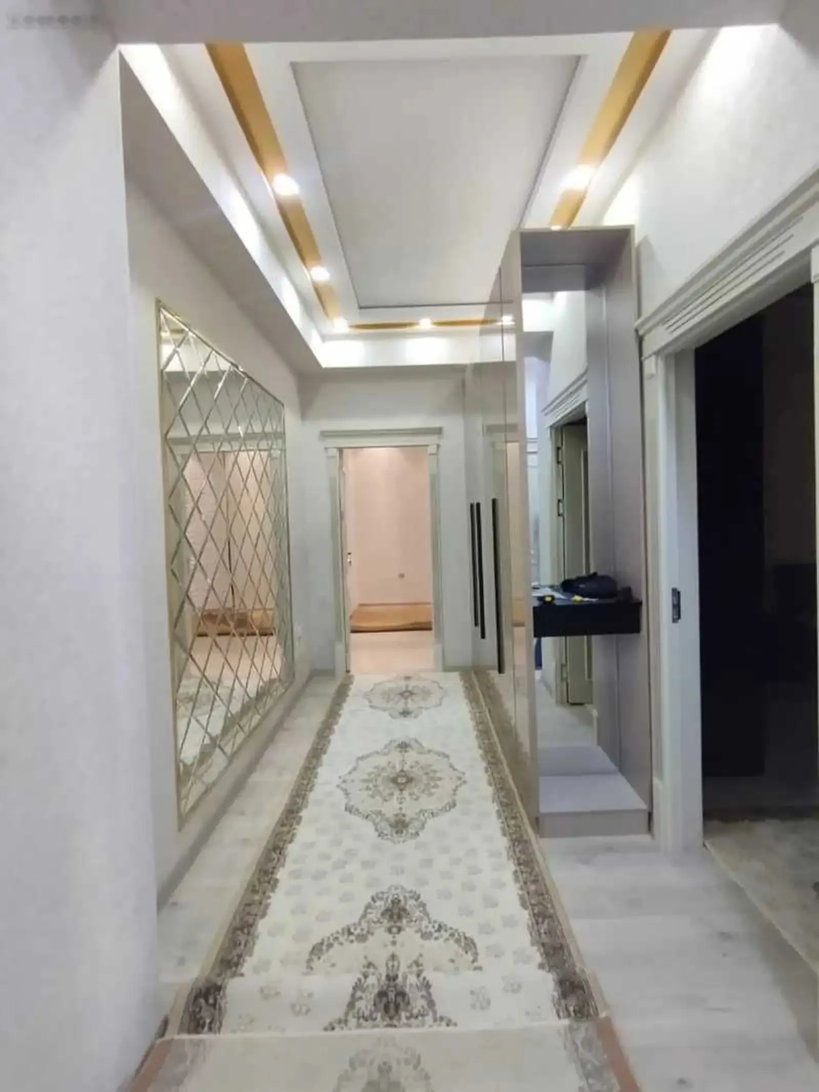 2-комн. квартира, 12 этаж, 82м², Голубой экран