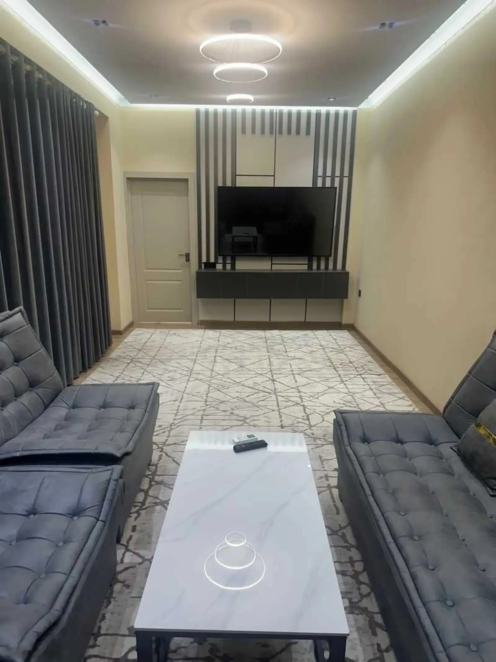 2-комн. квартира, 21 этаж, 98м², Фирдавси