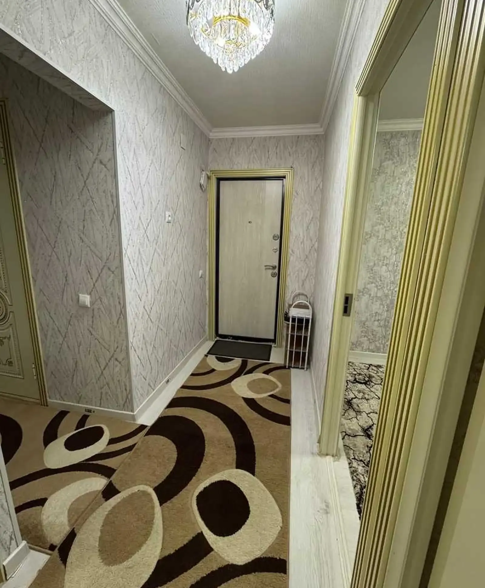 3-комн. квартира, 3 этаж, 72м², наздики Роддоми №3 — Институти забонҳо — бозор — мактаби №89 — фитнес-клуб XFIT — толори UFC