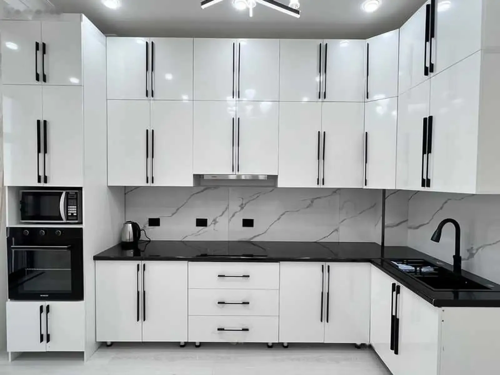 2-комн. квартира, 11 этаж, 65м², боги ботаники