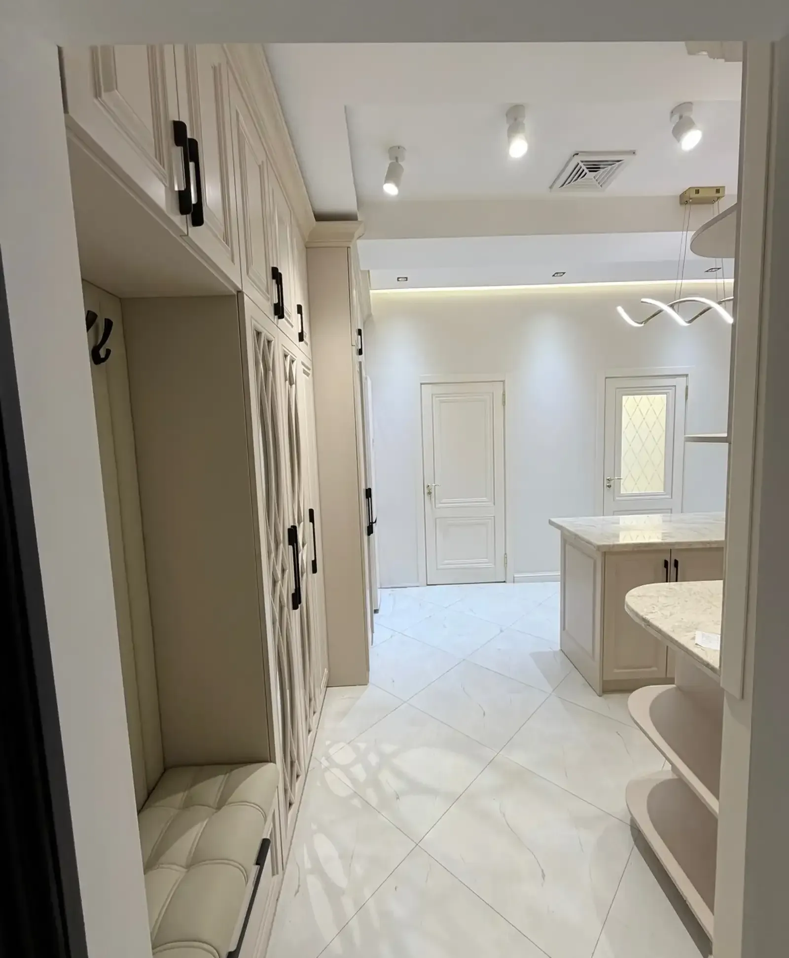 3-комн. квартира, 9 этаж, 100м², Овир/Грандь Отель