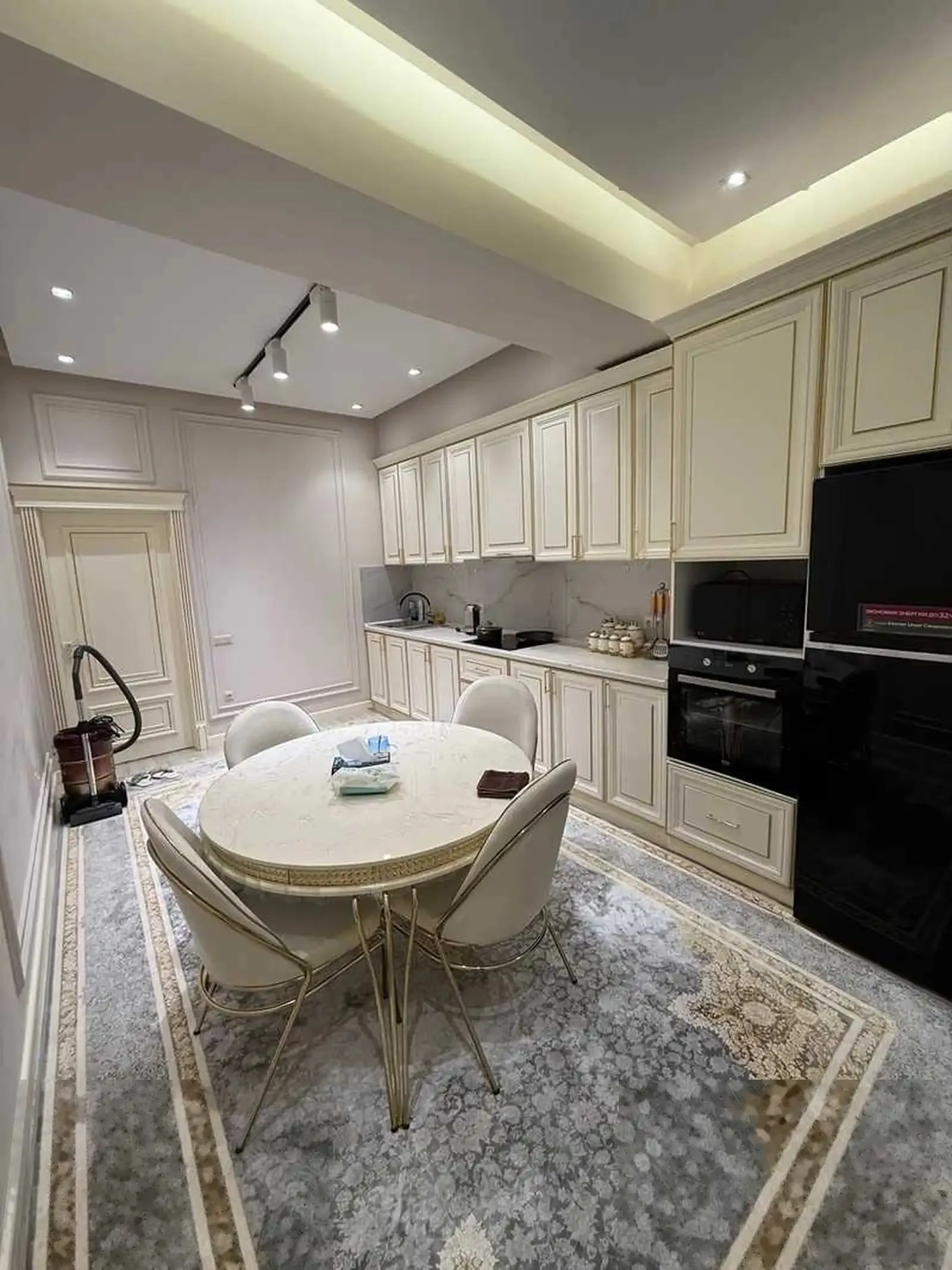 3-комн. квартира, 9 этаж, 97м², н.Шохмансур кучаи Садриддин Айни