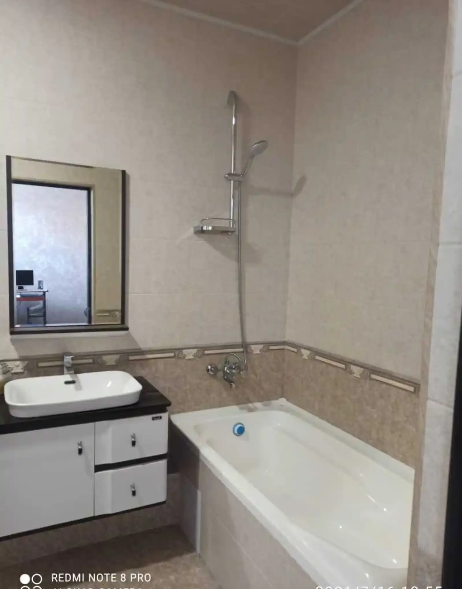 3-этажный, 17 комнатный дом, 630 м², Карамова